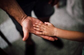 Copilul tău are canulă traheală? Iată cum îl poți ajuta să se adapteze